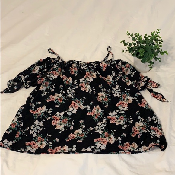 💕2/15💕Floral Elegant Shirt - Picture 1 of 3